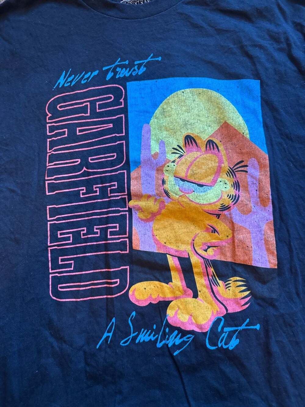 Garfield Never Trust A Smiling Cat T-Shirt Size XL - Picture 2 of 6